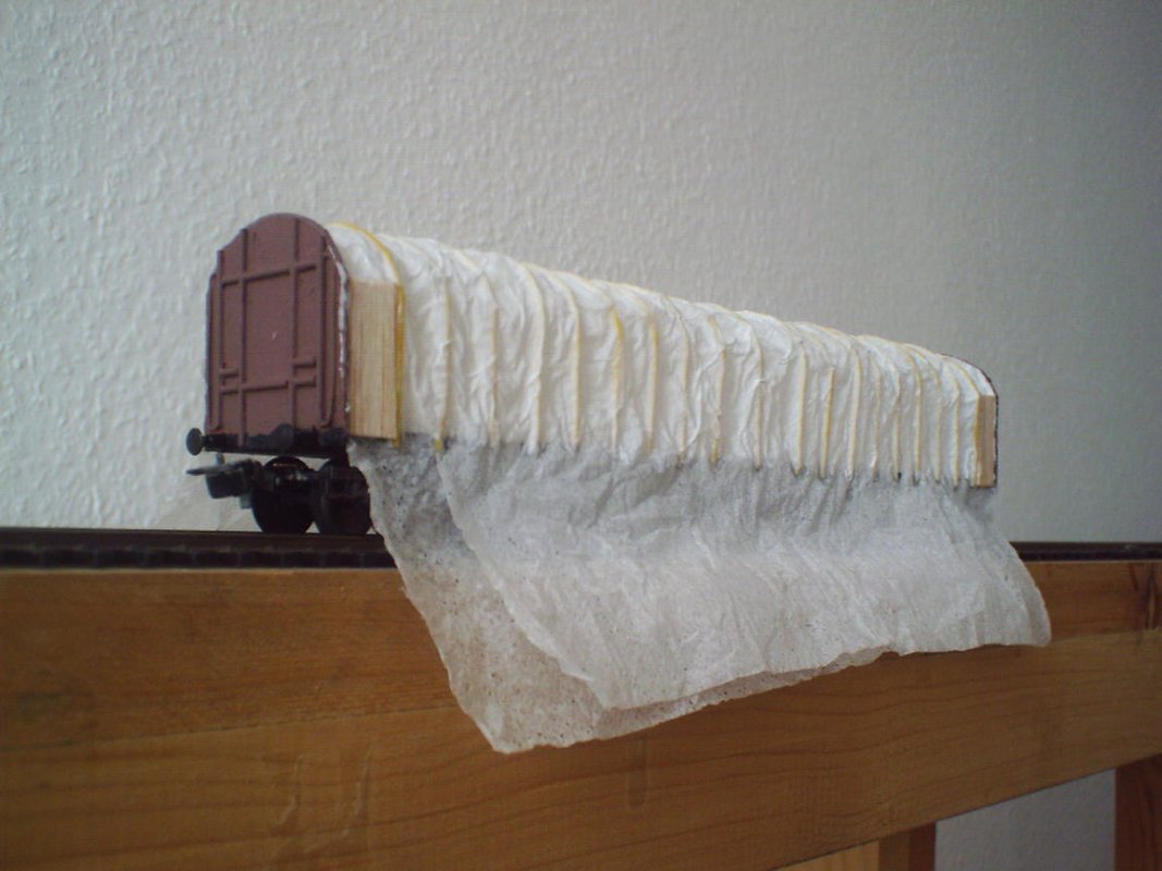 Plane mit Wagenblechen.jpg