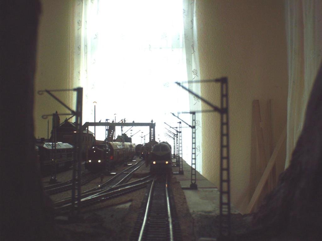 Bahnhof mit Masten.JPG