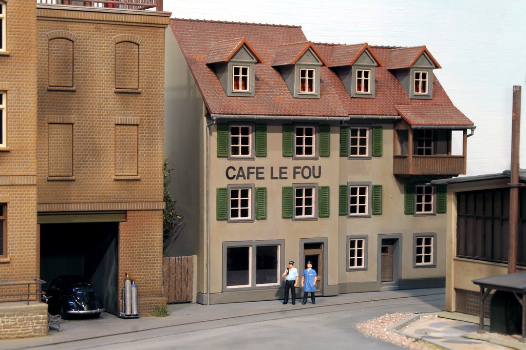 _b_181113_Cafe LeFou 01_red.jpg _b_181113_Cafe LeFou 01_red.jpg