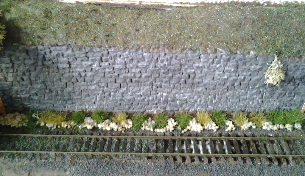 Mauer_vorm_Tunnel.jpeg Mauer_vorm_Tunnel.jpeg