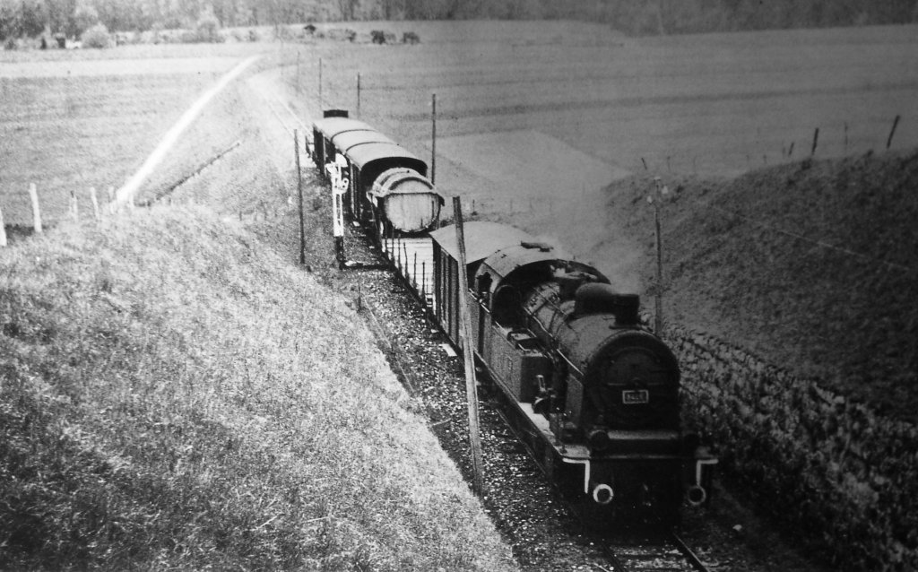 2-CJ-Güterzug-der-SNCF-beim-Einfahrsignal-von-Bonfol.-1943-Coll.-A.Dubail.jpg