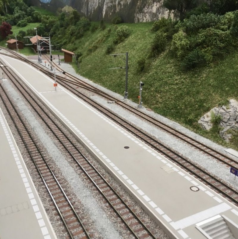 Schweiz-H0-Bahnsteig2.jpeg