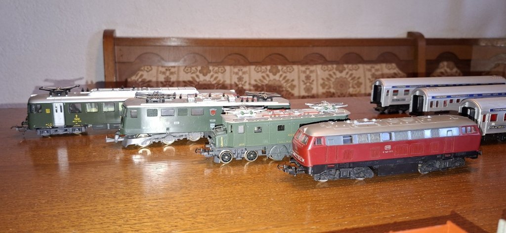 limakleibahn-konverlut-3-loks-1-triebwagen-7-wagen.jpeg