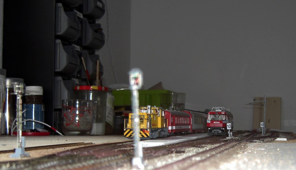 Totale_Bau_Bahnsteig_Schilder.JPG