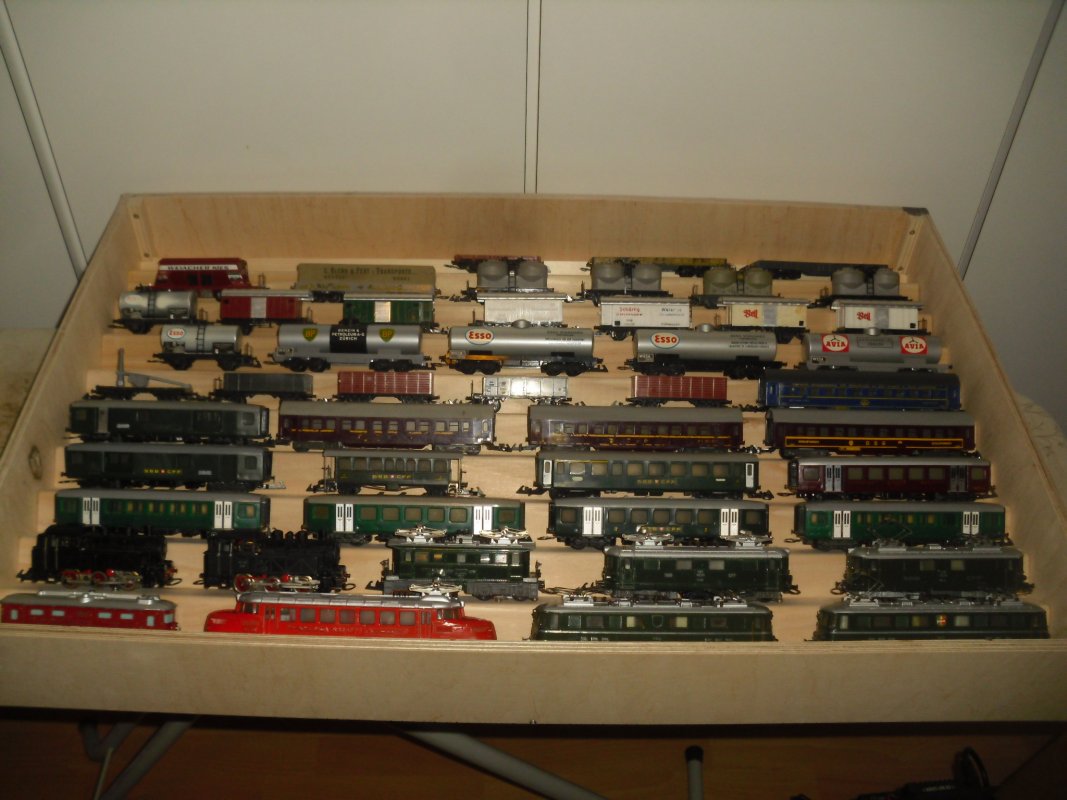 Rollmaterial Schublade belgt.JPG