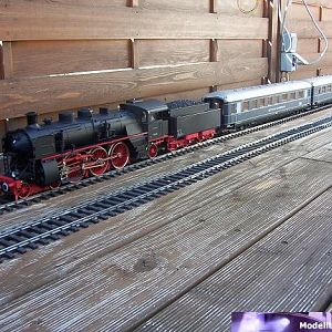 Märklin BR 18 (54561) mit Schürzenwagen (58131/58132)