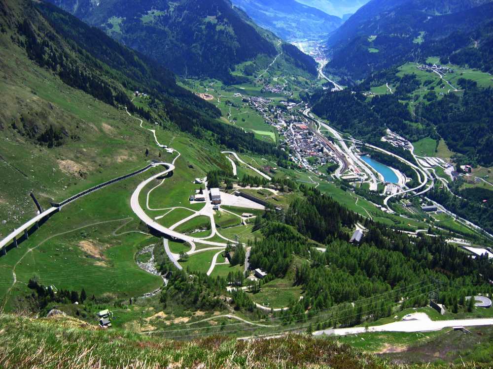 Gotthard_S%C3%BCdrampe.jpg
