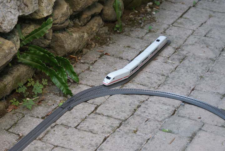 Maerklin_dehors2.jpg
